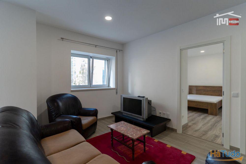 MORADIA T2 RECUPERADA EM ESTADO NOVO COM AREA TOTAL DE 410 M2 EM REGUENGO DO FETAL BATALHA MORADIA T2 RECUPERADA EM ESTADO NOVO COM AREA TOTAL DE 410 M2 EM REGUENGO DO FETAL BATALHA