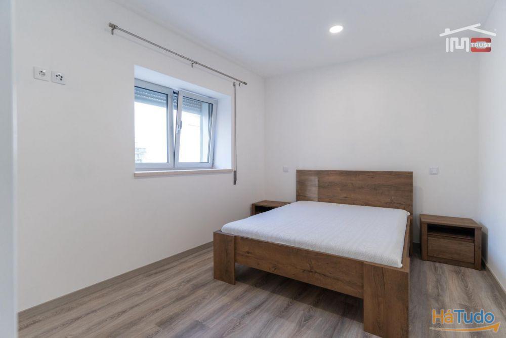 MORADIA T2 RECUPERADA EM ESTADO NOVO COM AREA TOTAL DE 410 M2 EM REGUENGO DO FETAL BATALHA MORADIA T2 RECUPERADA EM ESTADO NOVO COM AREA TOTAL DE 410 M2 EM REGUENGO DO FETAL BATALHA