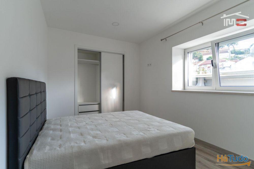 MORADIA T2 RECUPERADA EM ESTADO NOVO COM AREA TOTAL DE 410 M2 EM REGUENGO DO FETAL BATALHA MORADIA T2 RECUPERADA EM ESTADO NOVO COM AREA TOTAL DE 410 M2 EM REGUENGO DO FETAL BATALHA