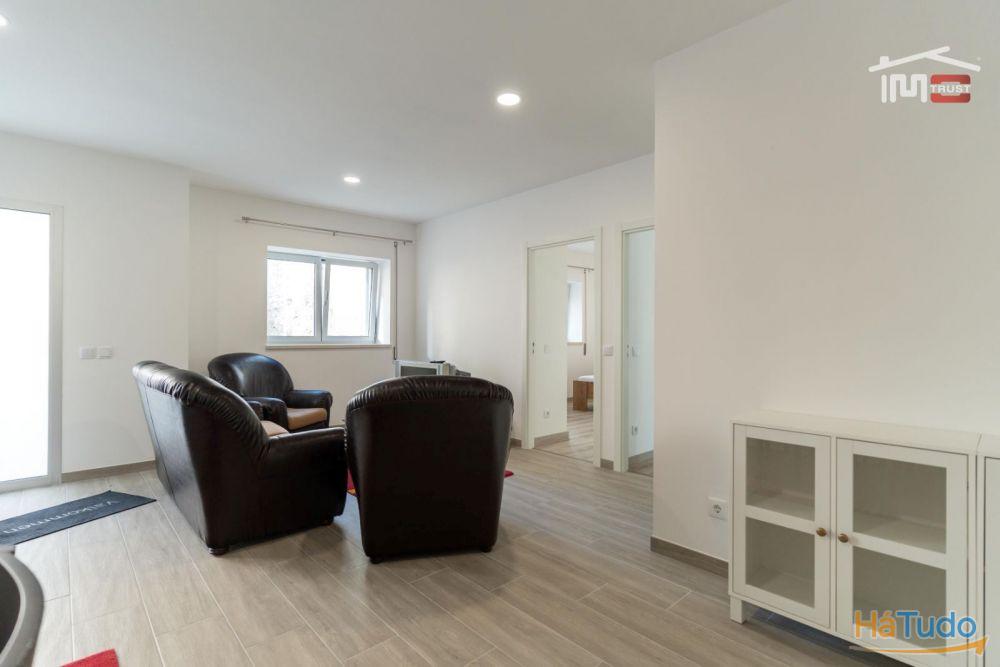 MORADIA T2 RECUPERADA EM ESTADO NOVO COM AREA TOTAL DE 410 M2 EM REGUENGO DO FETAL BATALHA MORADIA T2 RECUPERADA EM ESTADO NOVO COM AREA TOTAL DE 410 M2 EM REGUENGO DO FETAL BATALHA