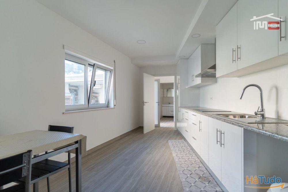 MORADIA T2 RECUPERADA EM ESTADO NOVO COM AREA TOTAL DE 410 M2 EM REGUENGO DO FETAL BATALHA MORADIA T2 RECUPERADA EM ESTADO NOVO COM AREA TOTAL DE 410 M2 EM REGUENGO DO FETAL BATALHA