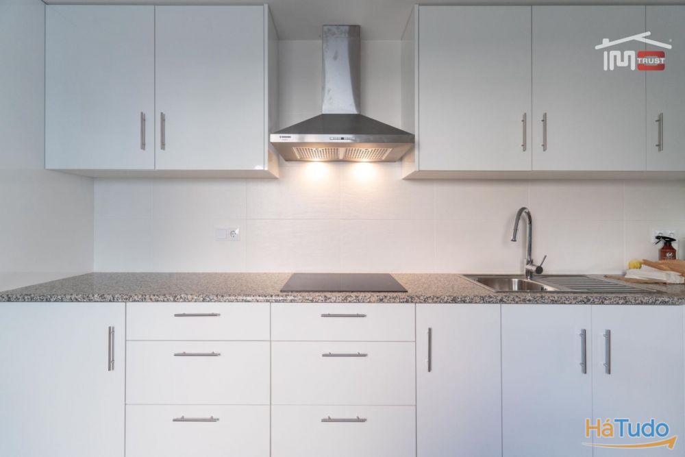 MORADIA T2 RECUPERADA EM ESTADO NOVO COM AREA TOTAL DE 410 M2 EM REGUENGO DO FETAL BATALHA MORADIA T2 RECUPERADA EM ESTADO NOVO COM AREA TOTAL DE 410 M2 EM REGUENGO DO FETAL BATALHA