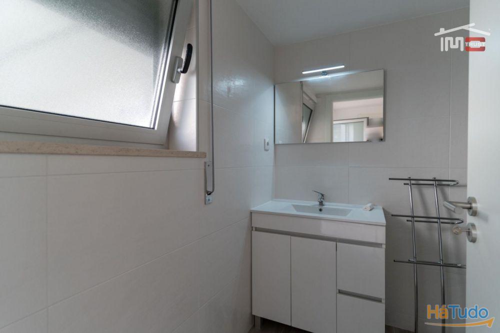 MORADIA T2 RECUPERADA EM ESTADO NOVO COM AREA TOTAL DE 410 M2 EM REGUENGO DO FETAL BATALHA MORADIA T2 RECUPERADA EM ESTADO NOVO COM AREA TOTAL DE 410 M2 EM REGUENGO DO FETAL BATALHA