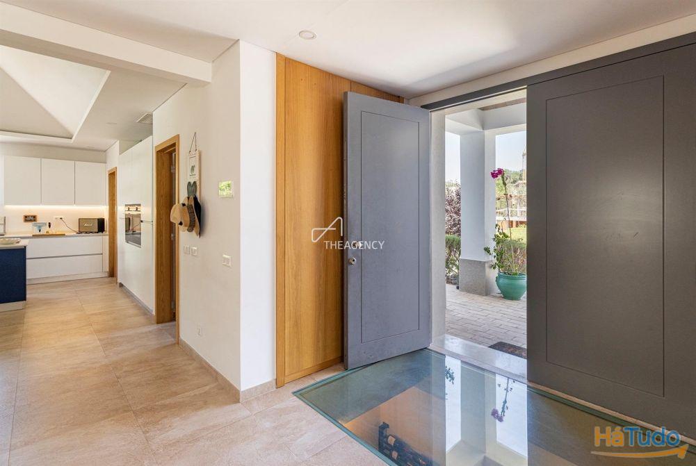 Villa de 4 quartos recém-construída Villa de 4 quartos recém-construída