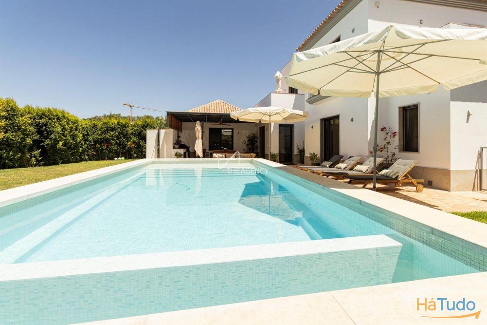 Villa de 4 quartos recém-construída Villa de 4 quartos recém-construída