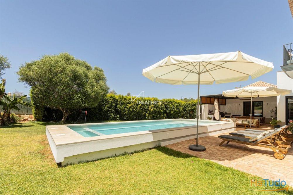 Villa de 4 quartos recém-construída Villa de 4 quartos recém-construída