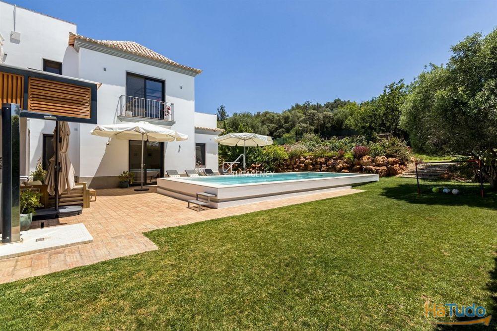 Villa de 4 quartos recém-construída Villa de 4 quartos recém-construída