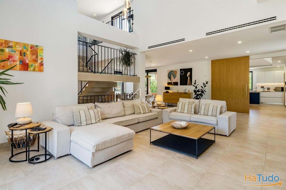 Villa de 4 quartos recém-construída Villa de 4 quartos recém-construída