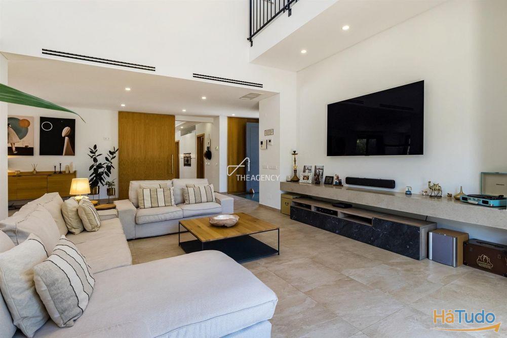 Villa de 4 quartos recém-construída Villa de 4 quartos recém-construída