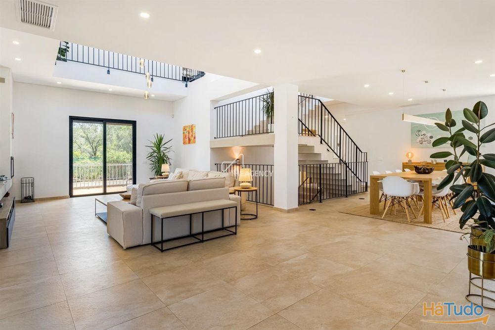 Villa de 4 quartos recém-construída Villa de 4 quartos recém-construída