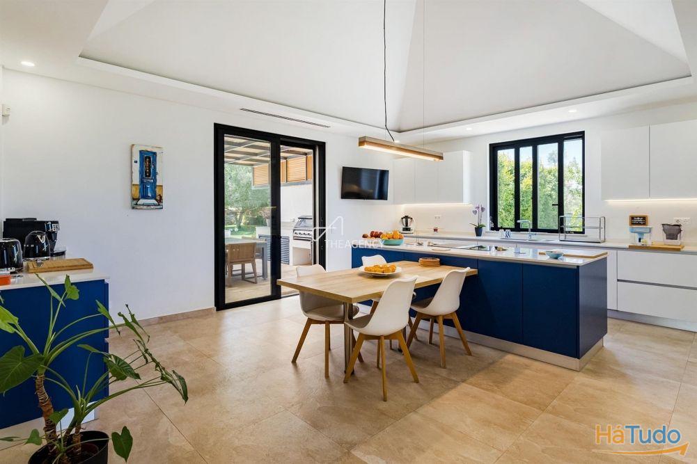 Villa de 4 quartos recém-construída Villa de 4 quartos recém-construída