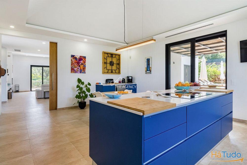 Villa de 4 quartos recém-construída Villa de 4 quartos recém-construída