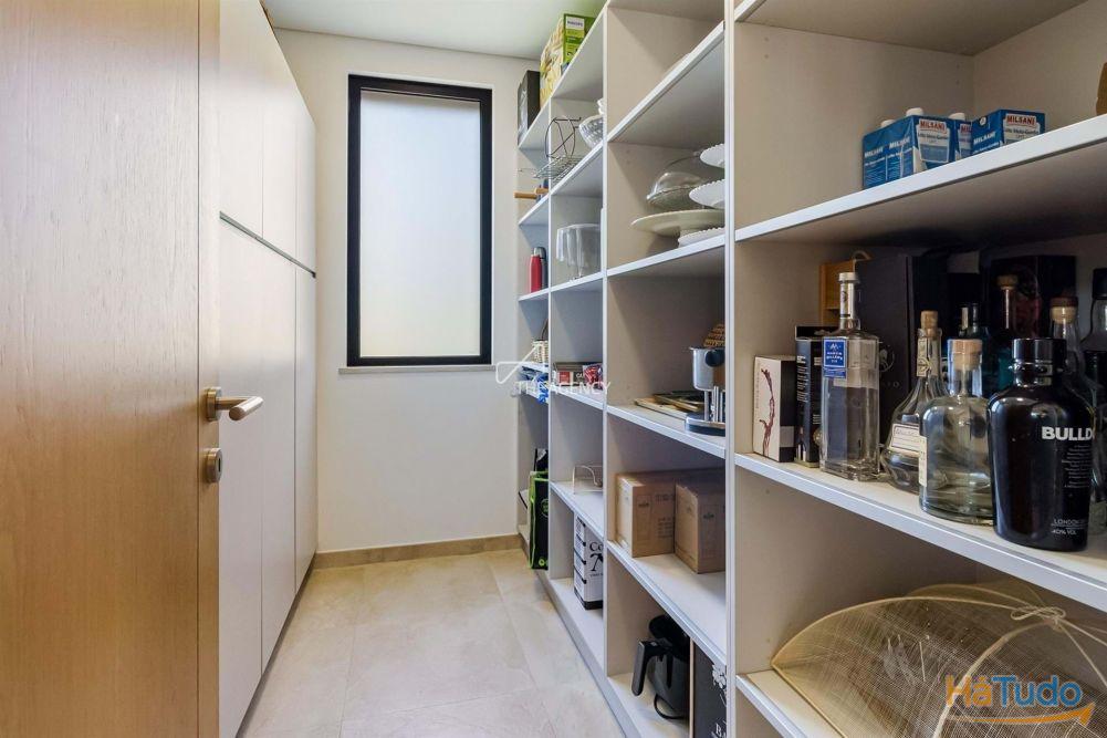 Villa de 4 quartos recém-construída Villa de 4 quartos recém-construída