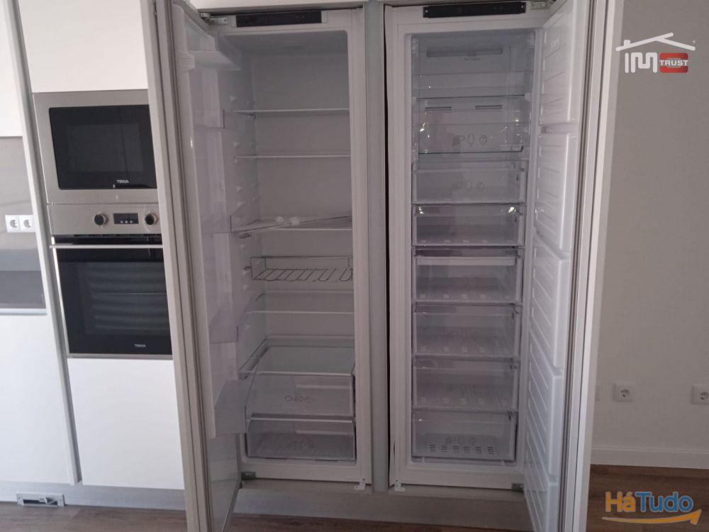 Moradia T4 Nova c/ Garagem, Piscina, Barbecue, Logradouro - Azeitão Moradia T4 Nova c/ Garagem, Piscina, Barbecue, Logradouro - Azeitão