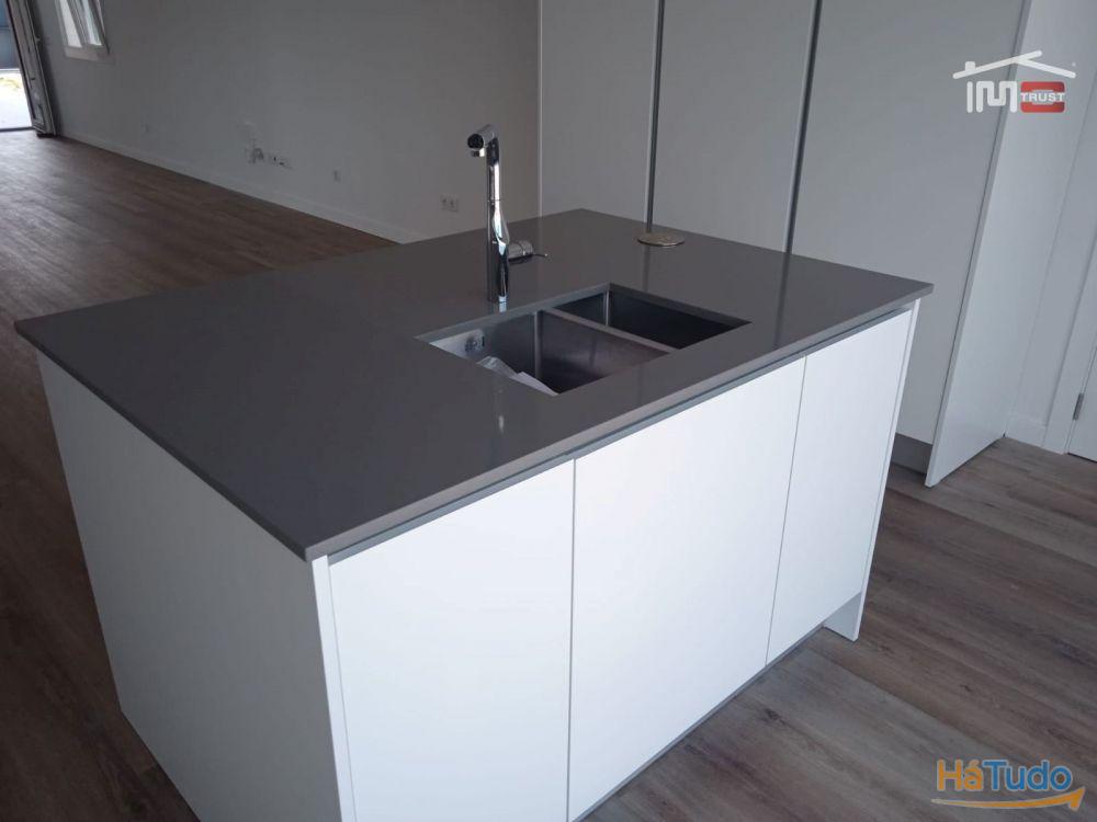Moradia T4 Nova c/ Garagem, Piscina, Barbecue, Logradouro - Azeitão Moradia T4 Nova c/ Garagem, Piscina, Barbecue, Logradouro - Azeitão