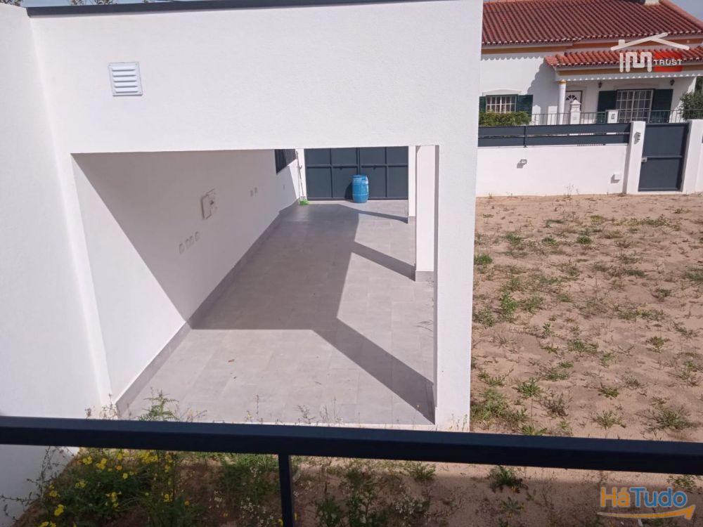 Moradia T4 Nova c/ Garagem, Piscina, Barbecue, Logradouro - Azeitão Moradia T4 Nova c/ Garagem, Piscina, Barbecue, Logradouro - Azeitão