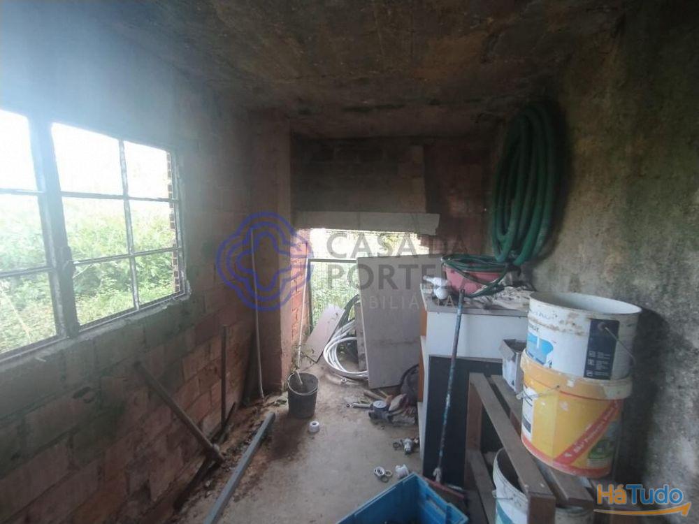 Casa de habitação em ruínas perto de Tomar no centro de Portugal Casa de habitação em ruínas perto de Tomar no centro de Portugal