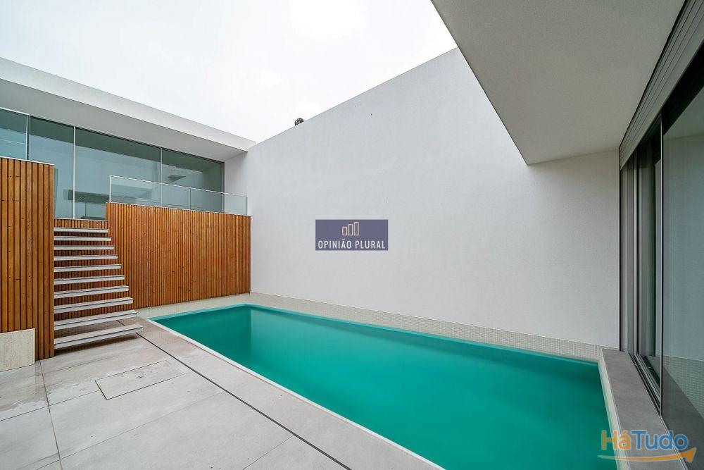 Espaçosa Moradia T4 com Escritório e Piscina - Pronta a Habitar Espaçosa Moradia T4 com Escritório e Piscina - Pronta a Habitar