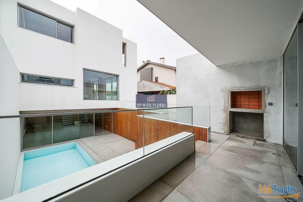 Espaçosa Moradia T4 com Escritório e Piscina - Pronta a Habitar Espaçosa Moradia T4 com Escritório e Piscina - Pronta a Habitar