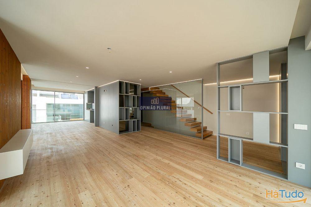 Espaçosa Moradia T4 com Escritório e Piscina - Pronta a Habitar Espaçosa Moradia T4 com Escritório e Piscina - Pronta a Habitar