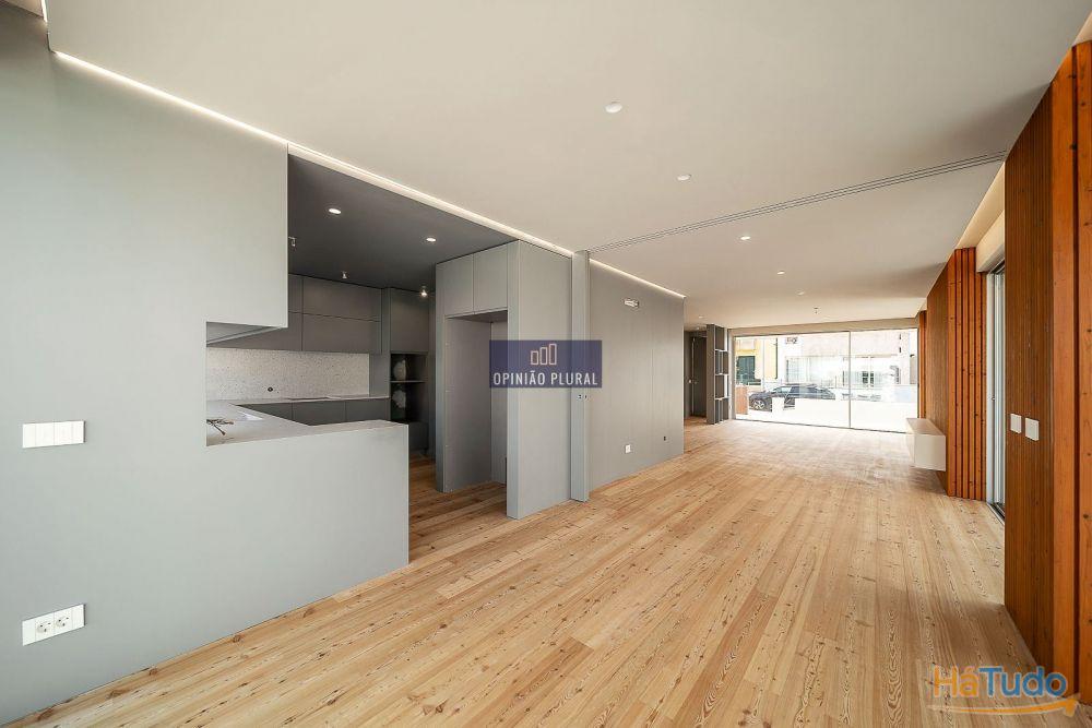 Espaçosa Moradia T4 com Escritório e Piscina - Pronta a Habitar Espaçosa Moradia T4 com Escritório e Piscina - Pronta a Habitar