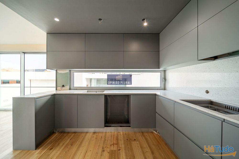 Espaçosa Moradia T4 com Escritório e Piscina - Pronta a Habitar Espaçosa Moradia T4 com Escritório e Piscina - Pronta a Habitar