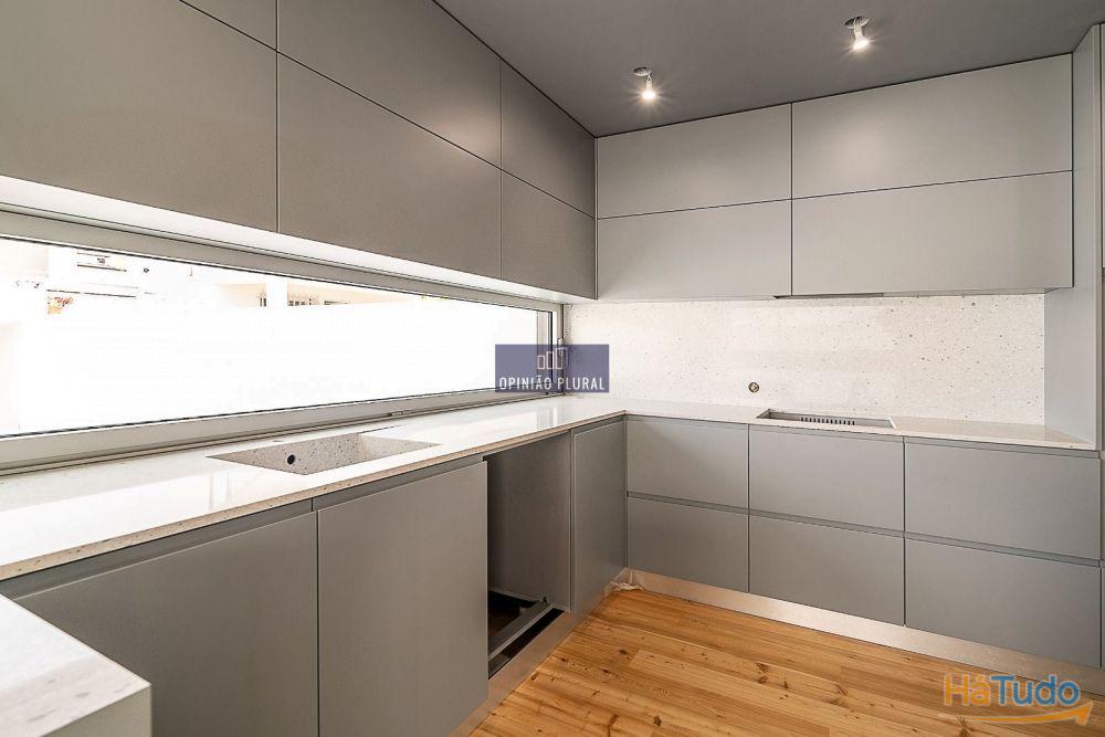 Espaçosa Moradia T4 com Escritório e Piscina - Pronta a Habitar Espaçosa Moradia T4 com Escritório e Piscina - Pronta a Habitar