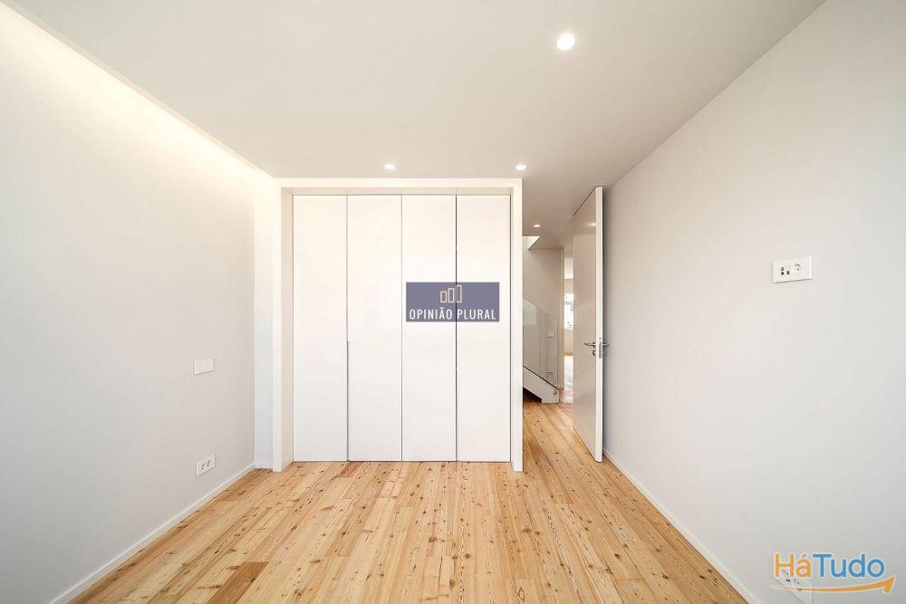 Espaçosa Moradia T4 com Escritório e Piscina - Pronta a Habitar Espaçosa Moradia T4 com Escritório e Piscina - Pronta a Habitar
