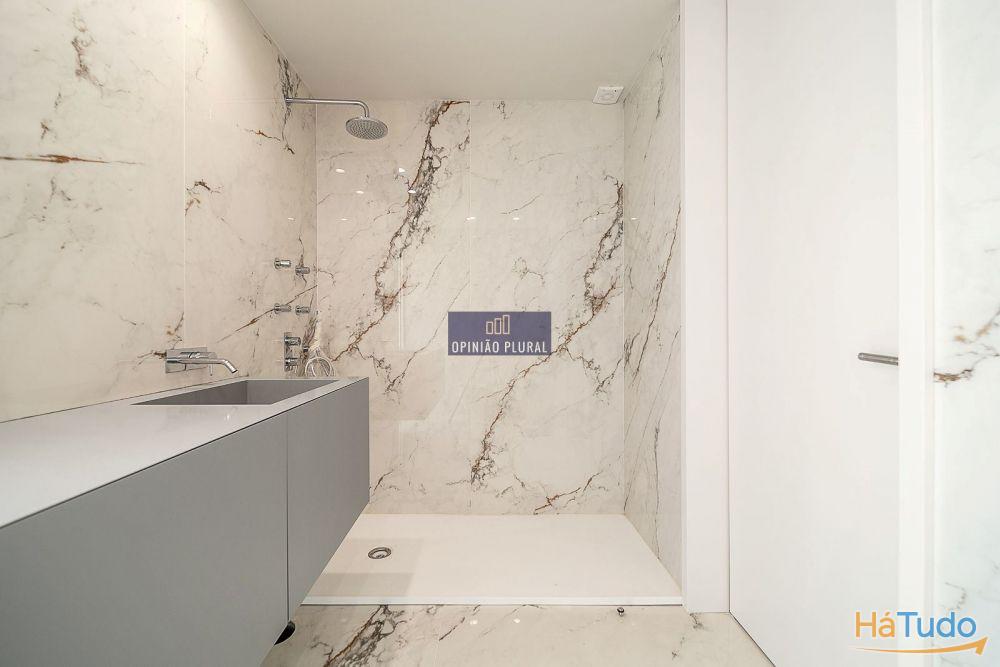 Espaçosa Moradia T4 com Escritório e Piscina - Pronta a Habitar Espaçosa Moradia T4 com Escritório e Piscina - Pronta a Habitar