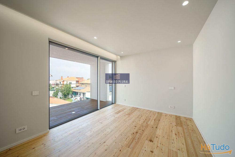 Espaçosa Moradia T4 com Escritório e Piscina - Pronta a Habitar Espaçosa Moradia T4 com Escritório e Piscina - Pronta a Habitar