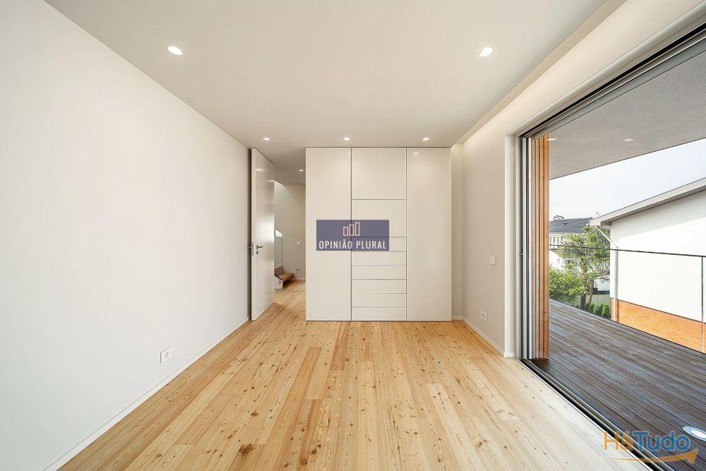 Espaçosa Moradia T4 com Escritório e Piscina - Pronta a Habitar Espaçosa Moradia T4 com Escritório e Piscina - Pronta a Habitar