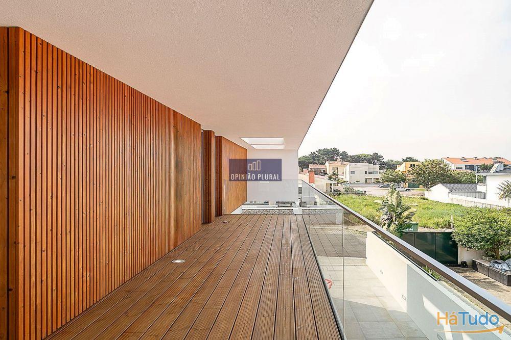 Espaçosa Moradia T4 com Escritório e Piscina - Pronta a Habitar Espaçosa Moradia T4 com Escritório e Piscina - Pronta a Habitar