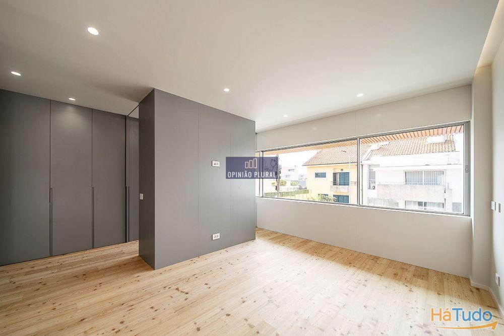 Espaçosa Moradia T4 com Escritório e Piscina - Pronta a Habitar Espaçosa Moradia T4 com Escritório e Piscina - Pronta a Habitar