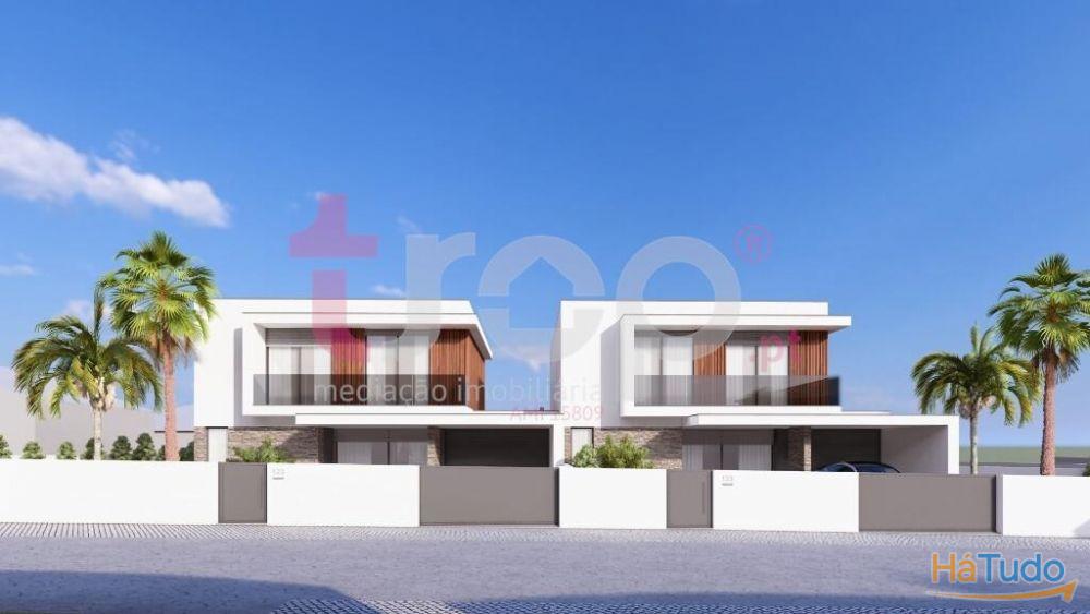 MORADIAS T3+1 EM CONSTRUO - RORIZ