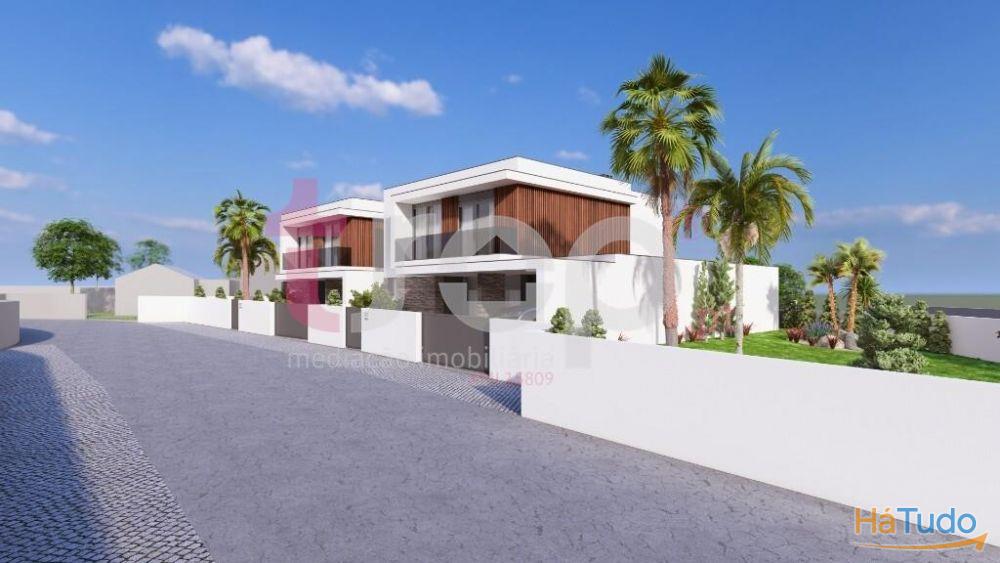 MORADIAS T3+1 EM CONSTRUO - RORIZ