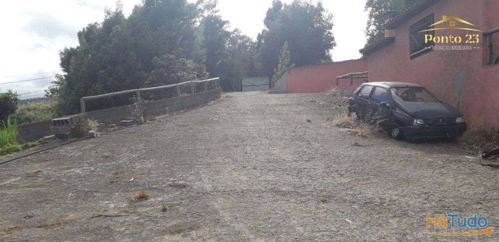 Terreno urbano, com quinze mil metros quadrados.