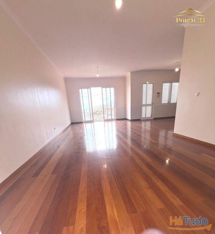 Moradia T3 com vista mar, situada em Gaula rua da palmeira, santa cruz -Ilha da Madeira