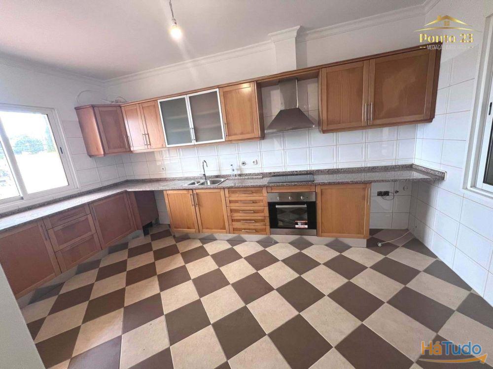 Moradia T3 com vista mar, situada em Gaula rua da palmeira, santa cruz -Ilha da Madeira