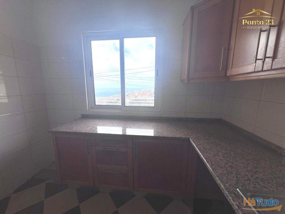 Moradia T3 com vista mar, situada em Gaula rua da palmeira, santa cruz -Ilha da Madeira