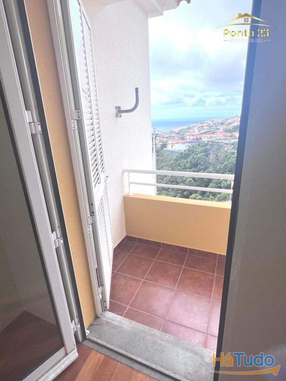 Moradia T3 com vista mar, situada em Gaula rua da palmeira, santa cruz -Ilha da Madeira