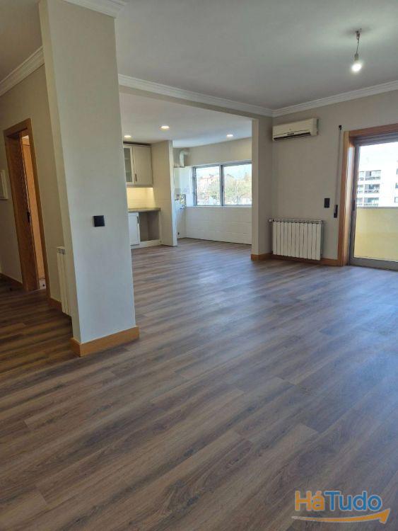 Apartamento, para venda, Lousada - Silvares, Pias, Nogueira e Alvarenga