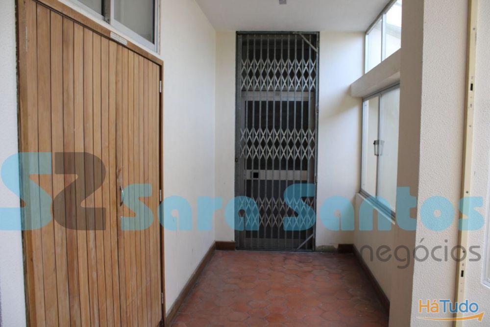 Loja renovada na Rua da Boavista-Porto