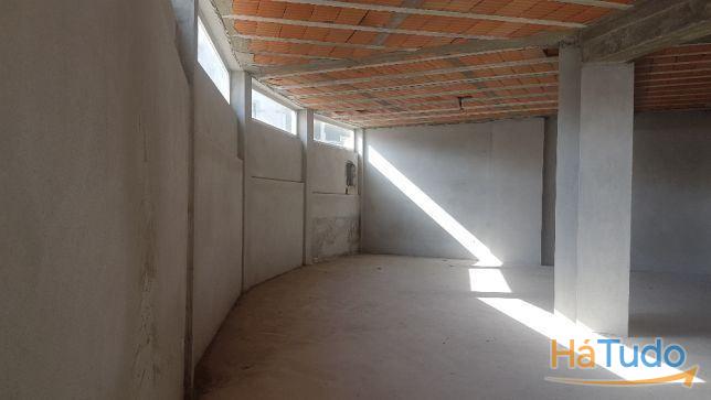 Loja Gaveto junto Circunvala��o-S.Mamede