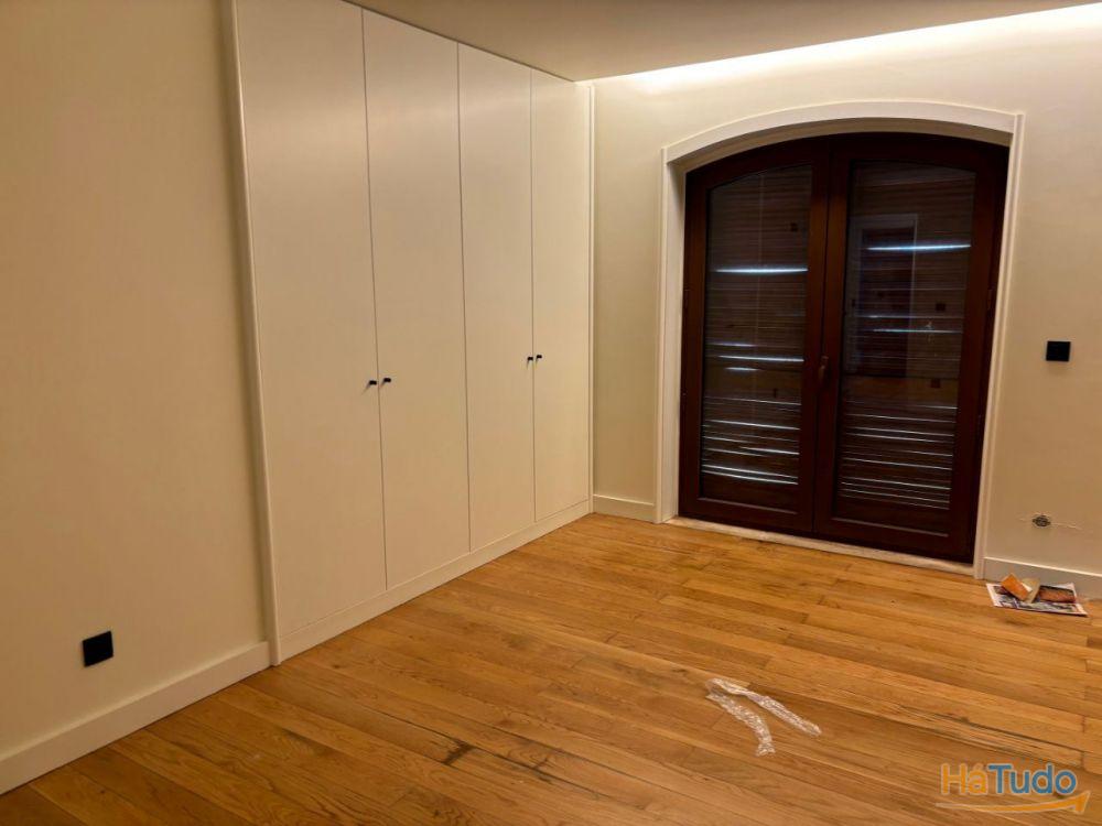 Magnífica Moradia 4 frentes/2 suites/garagem 4 carros/a 350m da praia Magnífica Moradia 4 frentes/2 suites/garagem 4 carros/a 350m da praia