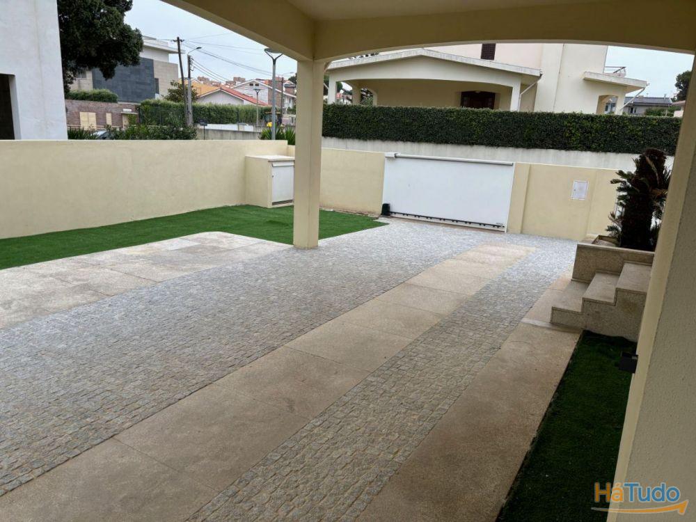 Magnífica Moradia 4 frentes/2 suites/garagem 4 carros/a 350m da praia Magnífica Moradia 4 frentes/2 suites/garagem 4 carros/a 350m da praia