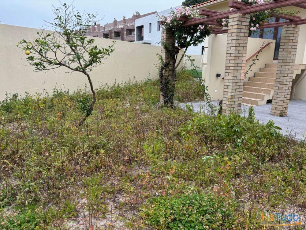 Magnífica Moradia 4 frentes/2 suites/garagem 4 carros/a 350m da praia Magnífica Moradia 4 frentes/2 suites/garagem 4 carros/a 350m da praia
