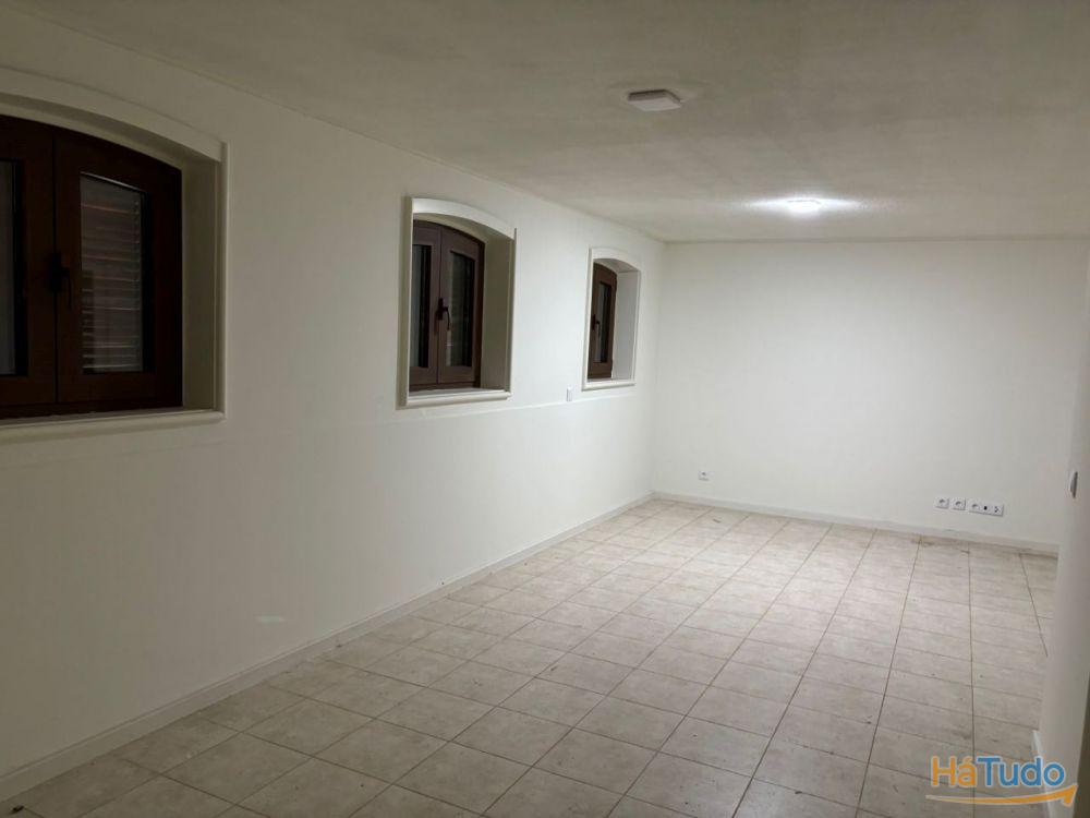 Magnífica Moradia 4 frentes/2 suites/garagem 4 carros/a 350m da praia Magnífica Moradia 4 frentes/2 suites/garagem 4 carros/a 350m da praia