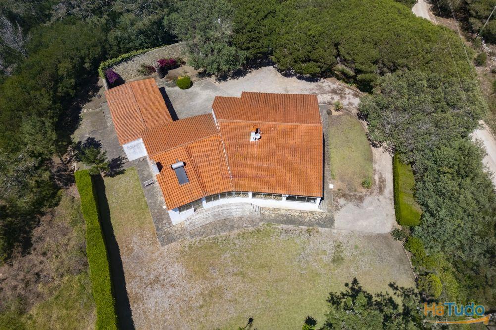 Propriedade Única na Azóia (Colares) . Uma Jóia à beira-mar Propriedade Única na Azóia (Colares) . Uma Jóia à beira-mar