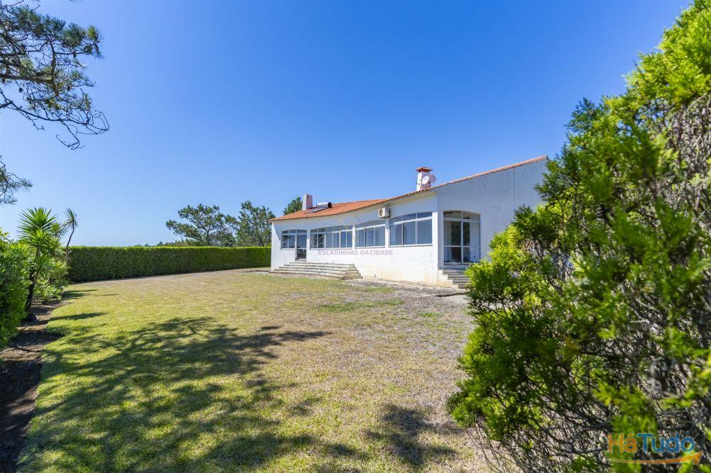 Propriedade Única na Azóia (Colares) . Uma Jóia à beira-mar Propriedade Única na Azóia (Colares) . Uma Jóia à beira-mar