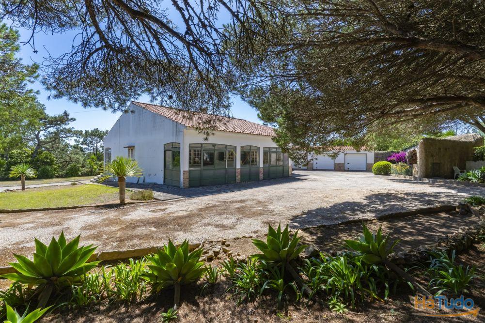 Propriedade Única na Azóia (Colares) . Uma Jóia à beira-mar Propriedade Única na Azóia (Colares) . Uma Jóia à beira-mar